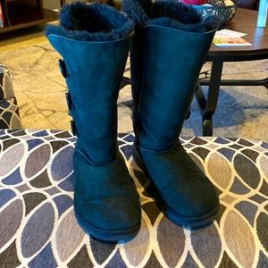 Ugg boots tall size 7 . These have been worn a handful of times.